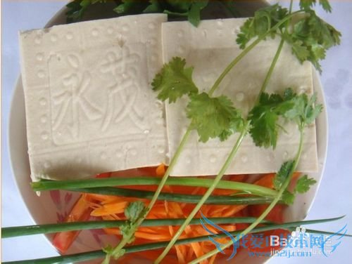 如何完整取出盒装水豆腐