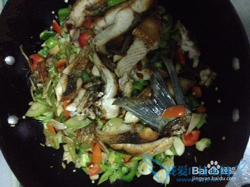 一鱼二吃:红烧鱼块和鱼头豆腐汤