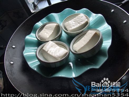 【金银蒜蒸芙蓉豆腐】的做法