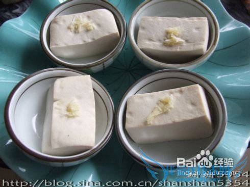 【金银蒜蒸芙蓉豆腐】的做法
