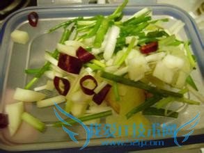 椒泥排骨的做法