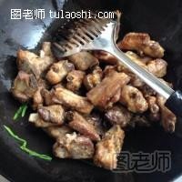 椒泥排骨的做法