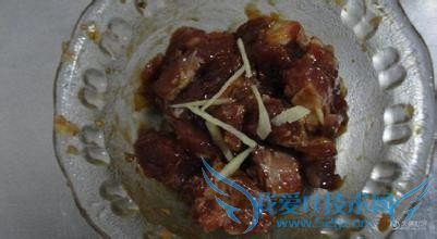 椒泥排骨的做法