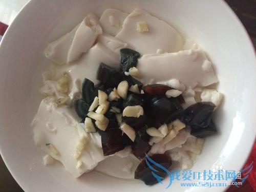 简单好吃的皮蛋豆腐
