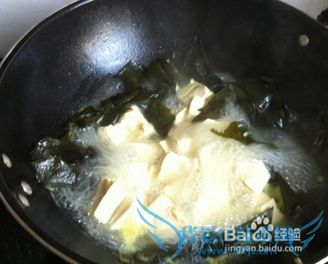 教你如何制作一款适合更年期的海带豆腐汤