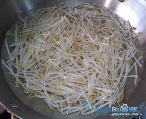 清凉减肥的莴笋拌银芽