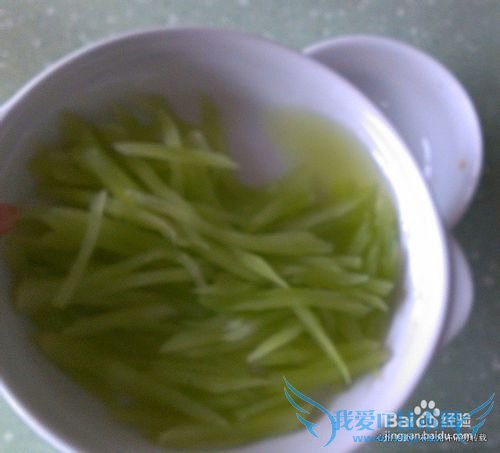 清凉减肥的莴笋拌银芽