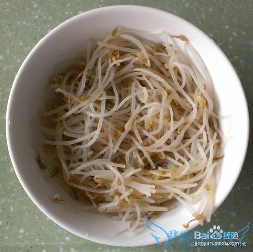 清凉减肥的莴笋拌银芽