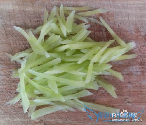 清凉减肥的莴笋拌银芽