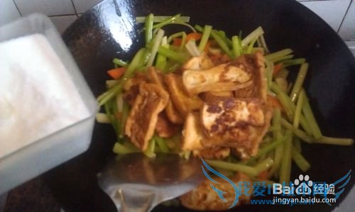 家常好味道--芹香油豆腐