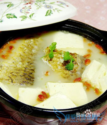 让鱼尾来个华丽转身——奶白鱼香豆腐汤