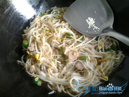 绿豆芽的做:豆芽小炒肉