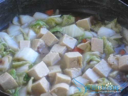 冻豆腐炖白菜肉