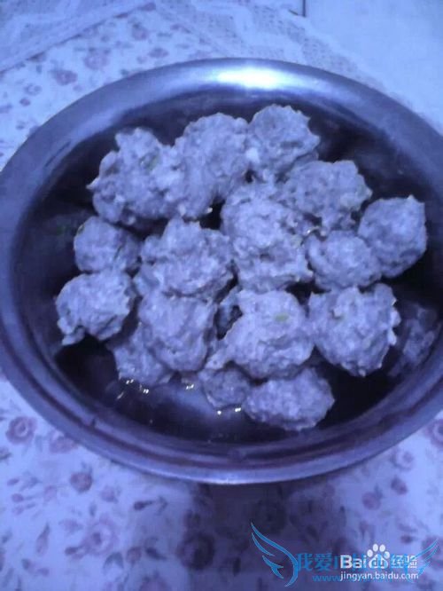 我是这样作猪肉大葱丸子的