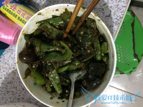 烧(烤)辣椒拌皮蛋