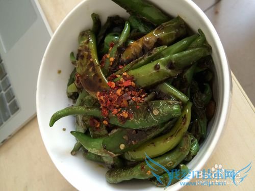 烧(烤)辣椒拌皮蛋