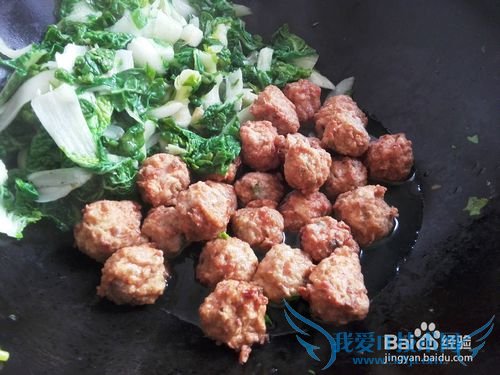 如何做家常肉丸烧青菜(肉圆烩小油菜)