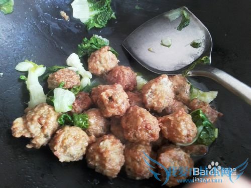 如何做家常肉丸烧青菜(肉圆烩小油菜)