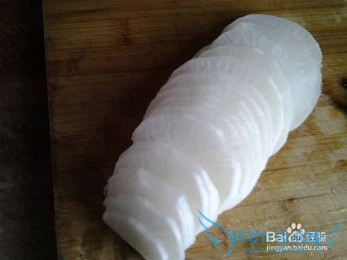 怎么做凉拌白萝卜菜——口感清脆味道鲜美