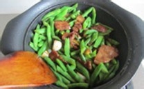 味道醇厚的干锅四季豆