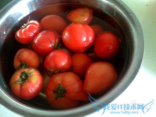 怎样做草莓西红柿焖豆腐准备工作