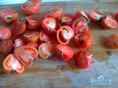 怎样做草莓西红柿焖豆腐准备工作