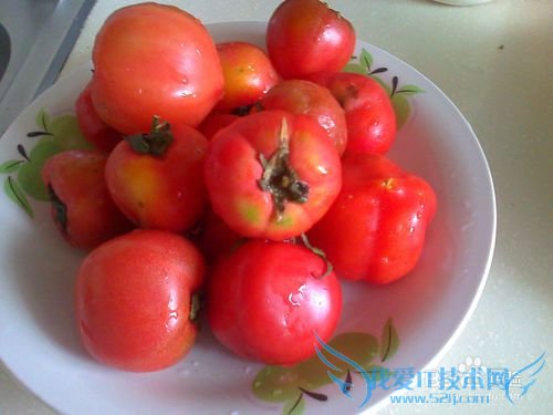 怎样做草莓西红柿焖豆腐准备工作