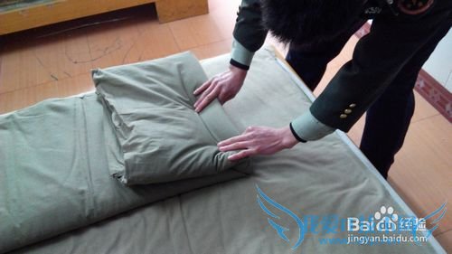 如何叠部队豆腐块被子