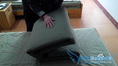 如何叠部队豆腐块被子