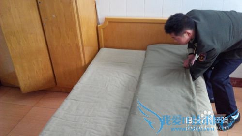 如何叠部队豆腐块被子