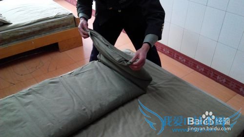 如何叠部队豆腐块被子