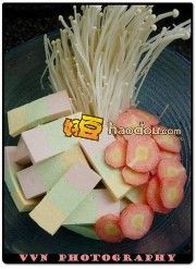 怎样做金菇五彩豆腐牛肉煲