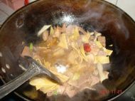 肉炒尖椒干豆腐的做法