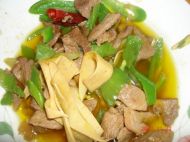 肉炒尖椒干豆腐的做法