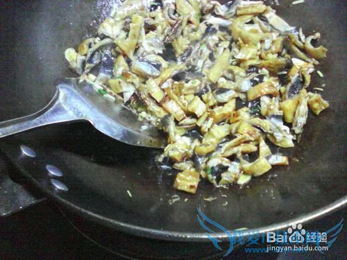 风味独特的鲨鱼炒法