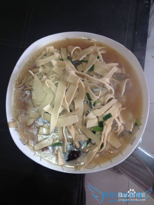 酱油肉炒豆腐皮的做法