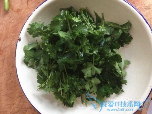 家常豆腐皮炒香菜