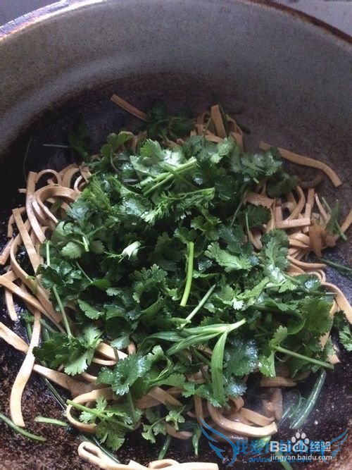 家常豆腐皮炒香菜