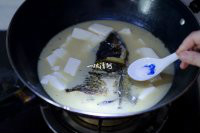 鱼头嫩豆腐汤做法