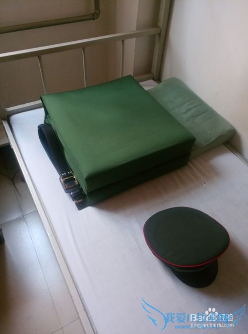 如何叠出军人豆腐块一样的被子?