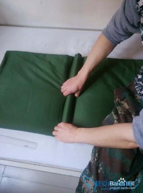 如何叠出军人豆腐块一样的被子?
