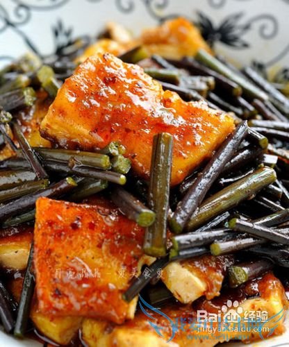 天里的饭遭殃--香辣厥菜煲豆腐