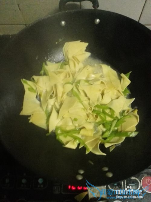 如何制作尖椒干豆腐