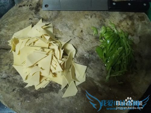 如何制作尖椒干豆腐