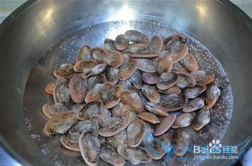 味道鲜美的花甲炒尖椒