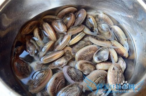 味道鲜美的花甲炒尖椒