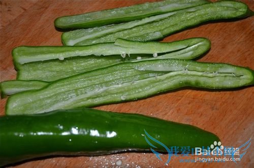 味道鲜美的花甲炒尖椒