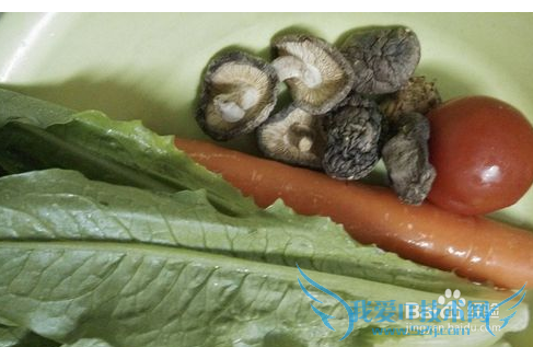 红萝卜炖猪肉养生制作方法