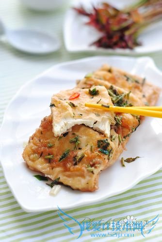 能吃到春天气息的豆腐-锅塌香椿豆腐