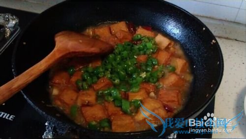 香喷喷的青椒炒鱼豆腐